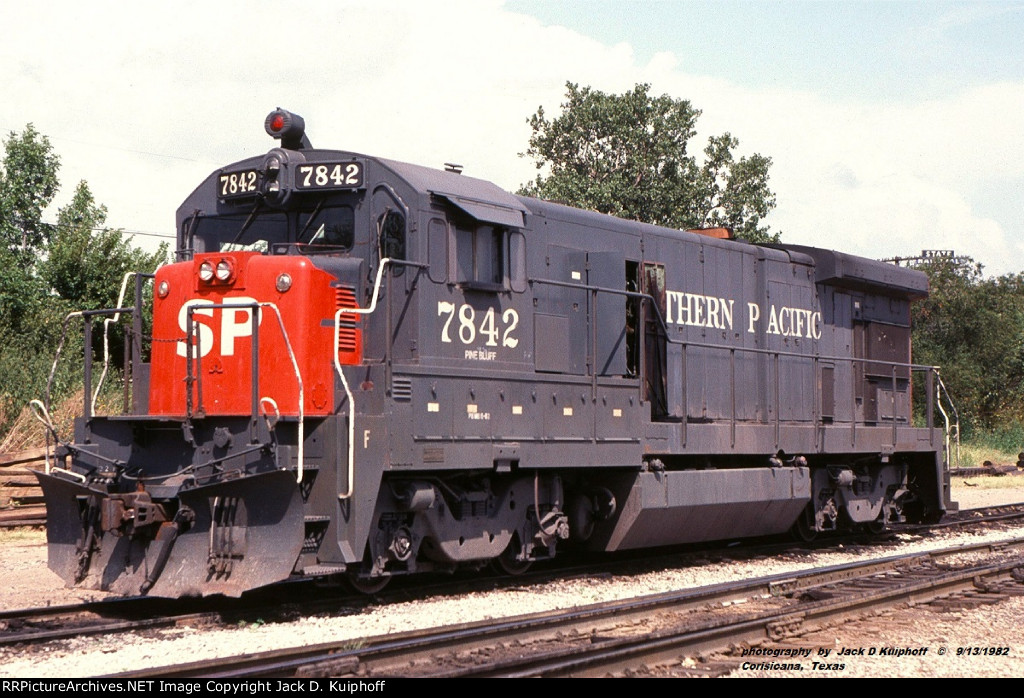 SP, Southern Pacific 7842,  B30-7, at Corsicana, Texas. September 13, 1982. 